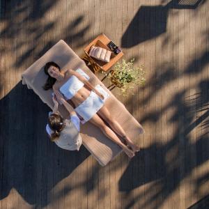 an overhead view of two women sitting on a table at Hotel Spa Nau Royal in Camburi