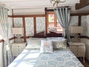Llit o llits en una habitació de Dolweunydd Bed and Breakfast