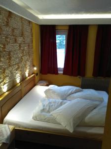 Postel nebo postele na pokoji v ubytování casa claudio-APPARTAMENTI IN CENTRO