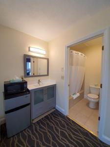 a bathroom with a sink and a toilet at PIER BLUE INN Old Saybrook - Essex in Old Saybrook