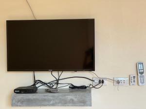 TV a/nebo společenská místnost v ubytování Budchui Guesthouse
