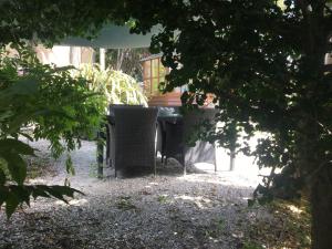 Aed väljaspool majutusasutust Ngahere Hou Glamping