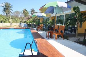 Bazén v ubytování Koh Chang Havana Pool Villa nebo v jeho okolí