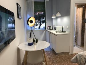 Televízia a/alebo spoločenská miestnosť v ubytovaní Studio 25 apartment - near metro M3