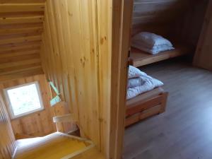 a room with two bunk beds and a window at Mazurskie Wzgórze in Rydzewo