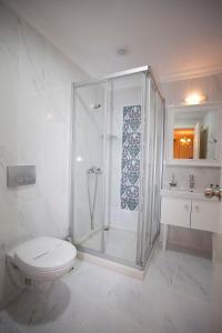A bathroom at Hotel Evsen