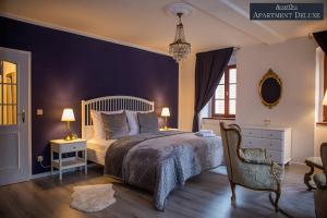 a bedroom with a large bed and a chair at ApartOne Altstadt-Hotel in Bautzen