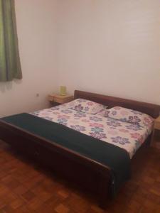 Ein Bett oder Betten in einem Zimmer der Unterkunft Apartments Vrša