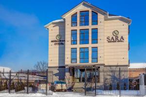 un edificio sara con una puerta delante de él en Sara Boutique Hotel, en Bishkek