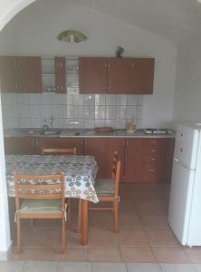 Küche/Küchenzeile in der Unterkunft Apartments Vrša
