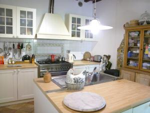 A kitchen or kitchenette at Villa Balducci
