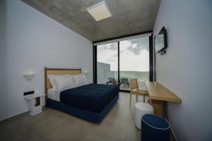 Posteľ alebo postele v izbe v ubytovaní Villa Nostos Plakias beachfront sea view privet pool