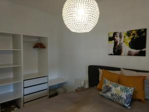 a bedroom with a bed and a chandelier at Strietpartment - 2 Schlafzimmer, viel Raum und Ruhe in Aschaffenburg