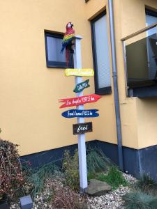 a street sign in front of a building at Seaside-Strandhotel in Timmendorfer Strand