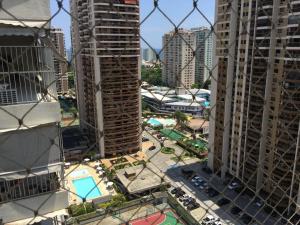 una vista aérea de una ciudad con edificios altos en Barra da Tijuca, en Río de Janeiro