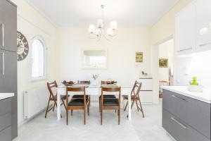 Nhà bếp/bếp nhỏ tại Lux 3-bedroom Villa - L&L Refuge
