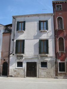 ヴェネツィアにあるCasa Renataの白い建物