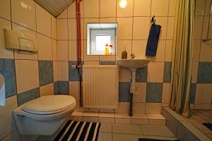 Bilik mandi di Room in Farmhouse Berkel
