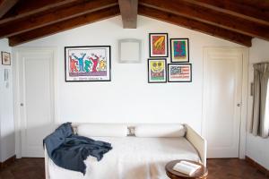 A bed or beds in a room at IseoLakeRental - La Stallina - Monte Isola