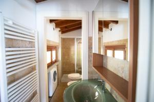 A bathroom at IseoLakeRental - La Stallina - Monte Isola