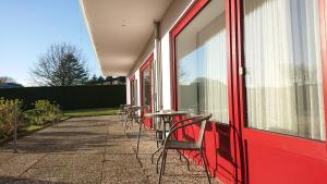 a row of tables and chairs on a patio at Ostseehotel Kappeln by team SchleiFee in Kappeln