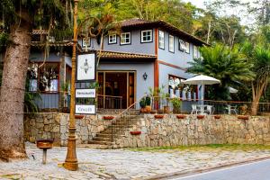 a house with a street sign in front of it at Villa Don in Petrópolis