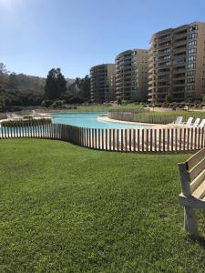 Πισίνα στο ή κοντά στο Costa Puyai II Departamento 5 piso