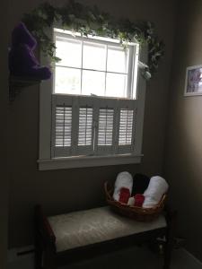 a window with a basket of towels on a bench at Timber Post Bed & Breakfast in Nashua