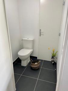 Salle de bains dans l'établissement T2 Ajaccio vue mer