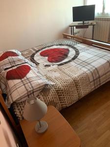 מיטה או מיטות בחדר ב-Bicocca Flat A