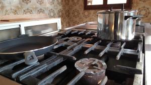 A kitchen or kitchenette at espai Abadia