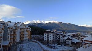 A general mountain view or a mountain view taken from Az apartmant