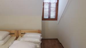 Postel nebo postele na pokoji v ubytování Tiszai Vándor Apartmanház