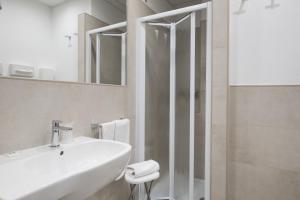 Un baño de Hotel Martini
