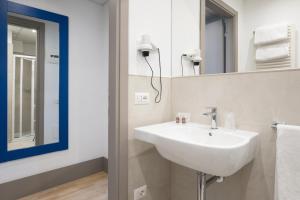 Un baño de Hotel Martini