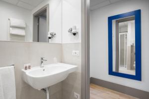 Un baño de Hotel Martini