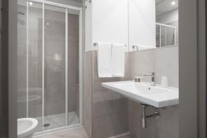 Un baño de Hotel Martini