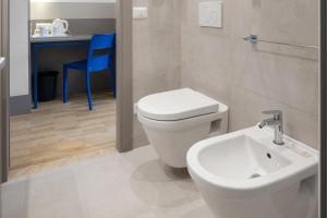 Un baño de Hotel Martini