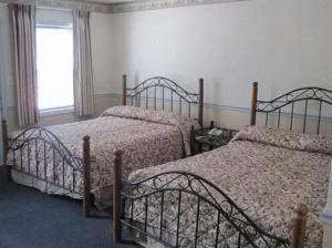 Cama o camas de una habitación en The Parsippany Inn and Suites