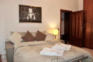 A bed or beds in a room at Ca' All'Arco