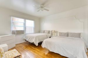 En eller flere senge i et værelse på New Beach Jewel Bungalow