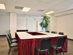 The business area and/or conference room at The Inn at Market Square