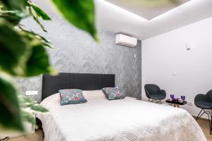 Postel nebo postele na pokoji v ubytování Dubrovnik Spectrum Rooms
