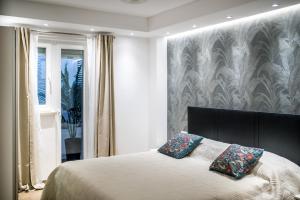 Postel nebo postele na pokoji v ubytování Dubrovnik Spectrum Rooms