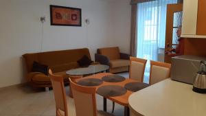 Posedenie v ubytovaní Apartament ZOYA + garaż