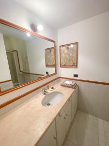A bathroom at OB1 Vacanze Romane