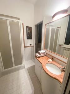A bathroom at OB1 Vacanze Romane