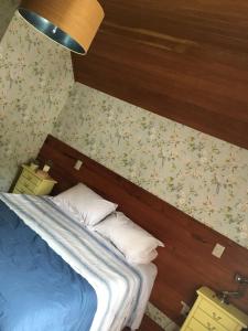 Casa em Campos do Jordão tesisinde bir odada yatak veya yataklar