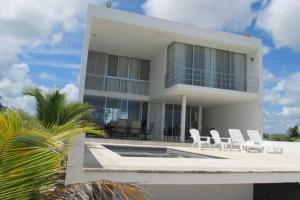 Balkón nebo terasa v ubytování Designer´s House Beach Front Superb Ocean View Hi Speed WiFi