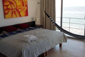 Postel nebo postele na pokoji v ubytování Designer´s House Beach Front Superb Ocean View Hi Speed WiFi + 25 fotografií